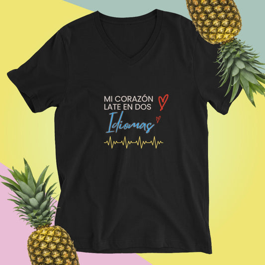 Mi corazón late/ V-Neck T-Shirt